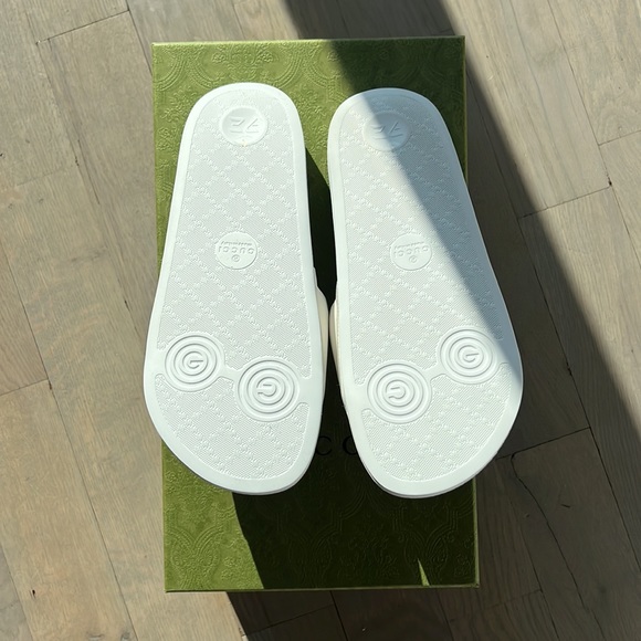 Gucci White & Res Leather men’s size 6 sandals *NIB* - Picture 3 of 5